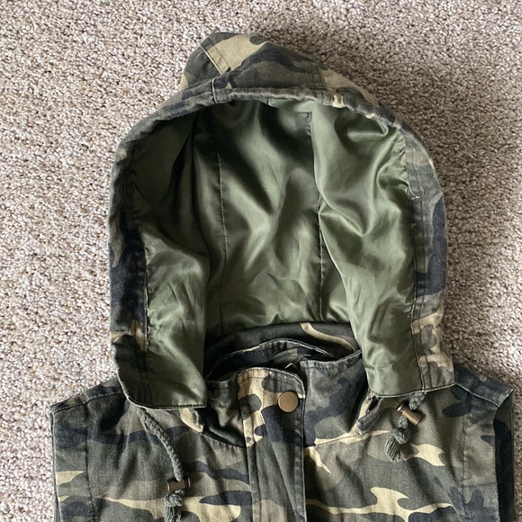 Fashionomics Camo Denim Utility Vest - Picture 6 of 15